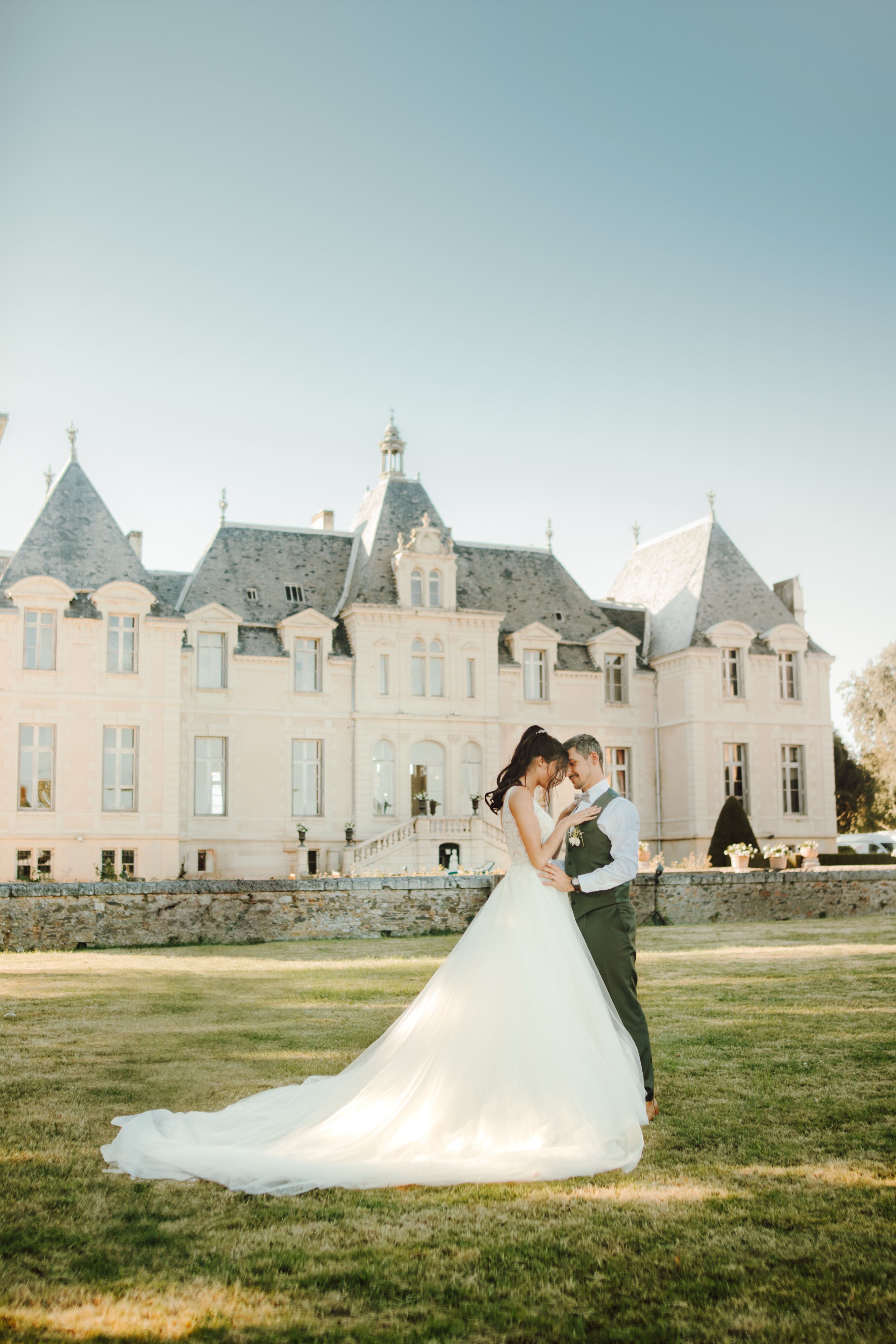 Reportage photo de mariage en extérieur, moments d’émotion et portraits de couple